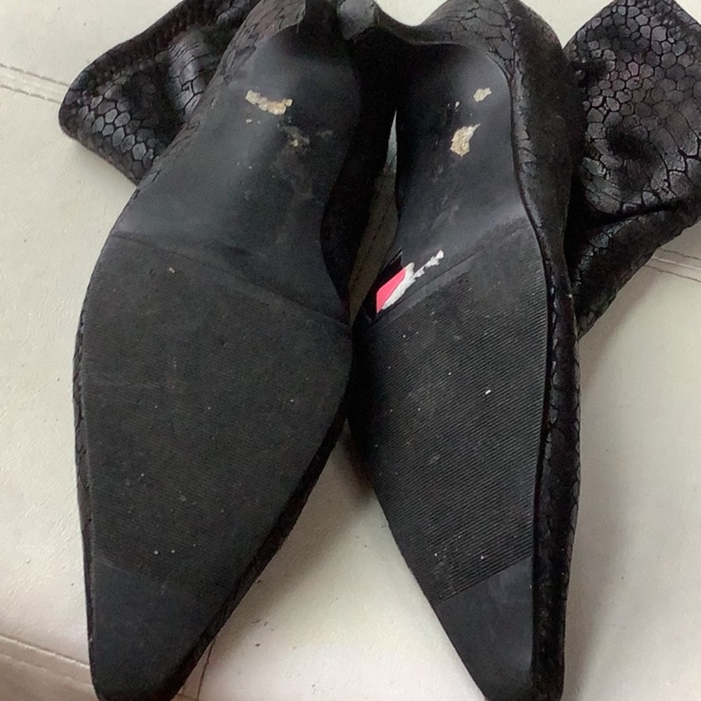 Black patterned boot - Picture 5 of 10
